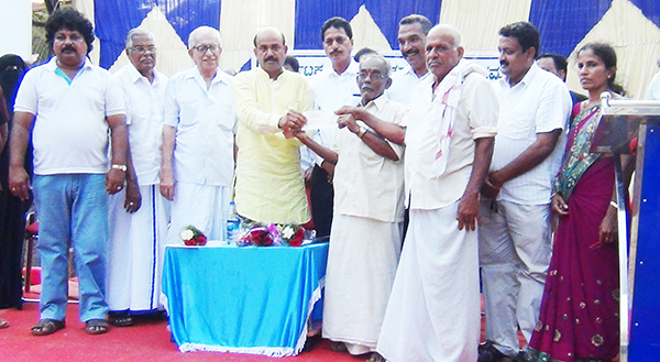 ಚೊಕ್ಕಬೆಟ್ಟು: ಫಲಾನುಭವಿಗಳಿಗೆ ಚೆಕ್ ವಿತರಣೆ